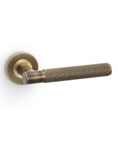 Deurkruk Reeded 'Spitfire' - Antiek messing - Rond rozet Ø50mm - AW222AB