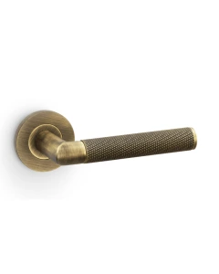 Deurkruk Knurled 'Harrier' - Antiek messing - Rond rozet Ø50mm